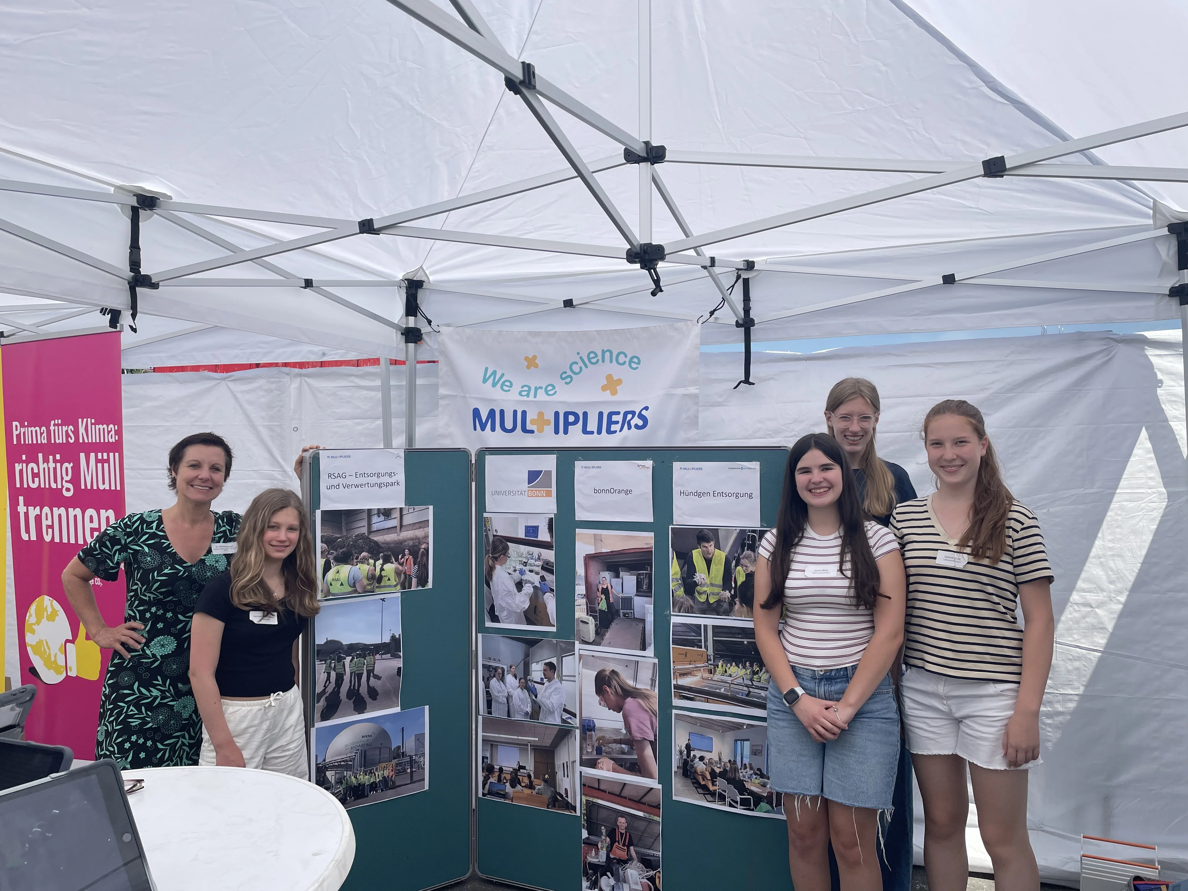 Infostand der LFS-Schülerinnen beim 1. Forum der Kreislaufwirtschaft